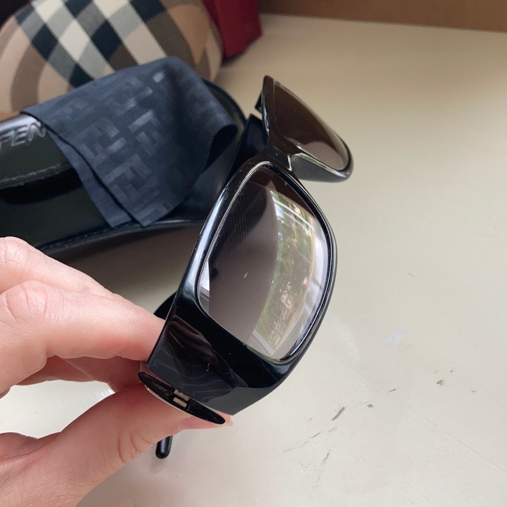 Fendi sunglasses and case - Picture 2 of 15